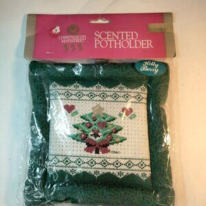 Christmas On Mainstreet Scented Potholder Holly Berry Holiday Kitchen Decor